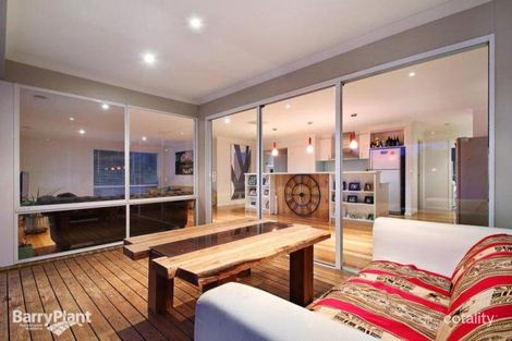 Property photo of 32 Lucerne Circuit Pakenham VIC 3810