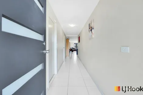 Property photo of 24 Hinkler Crescent Brookfield VIC 3338