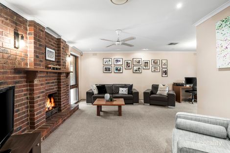 Property photo of 4 Lakes Drive Sunbury VIC 3429