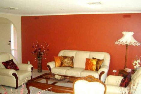 Property photo of 10 Sinclair Court Hampton Park VIC 3976