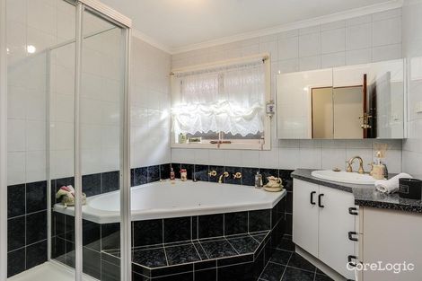 Property photo of 34 Carbon Crescent Mill Park VIC 3082