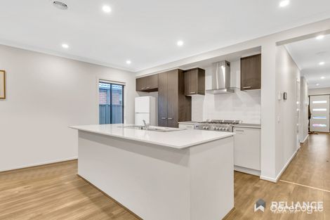 Property photo of 33 Genovesa Drive Truganina VIC 3029