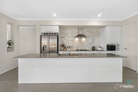 Property photo of 39 Heyfield Drive Truganina VIC 3029