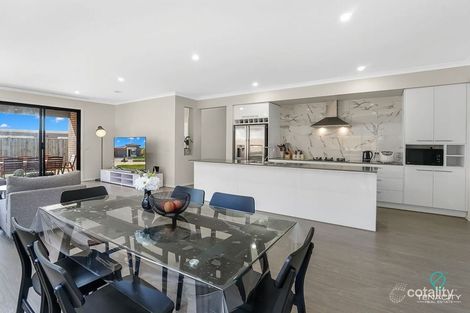 Property photo of 39 Heyfield Drive Truganina VIC 3029