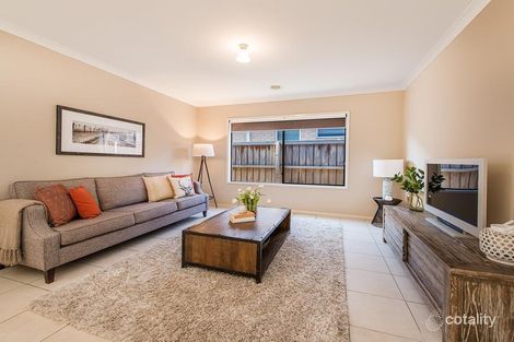 Property photo of 18 Fanfare Close Berwick VIC 3806