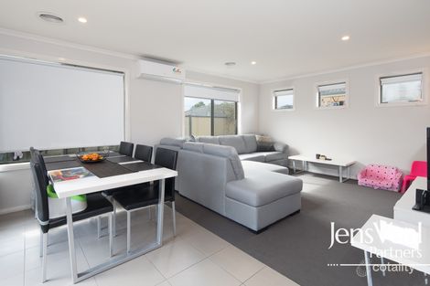 Property photo of 5 Ron Court Canadian VIC 3350