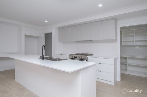 20 Valencia Dr, Gobbagombalin, NSW 2650