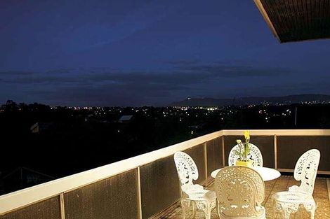 Property photo of 18 Springvale Road Glen Waverley VIC 3150