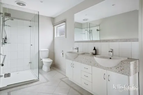 Property photo of 9 Clearwater Close Eltham VIC 3095