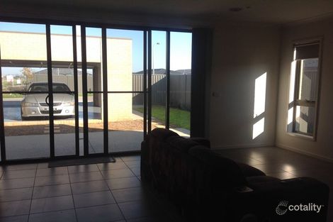 Property photo of 1 Hutton Way Cranbourne East VIC 3977