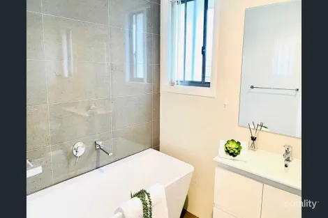 Property photo of 18 Queensbury Street Tallawong NSW 2762