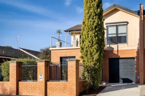 1/10 Ligar St, Kennington, VIC 3550