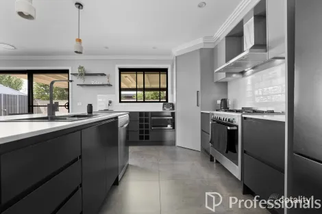 Property photo of 2 Saltram Circuit Eglinton NSW 2795