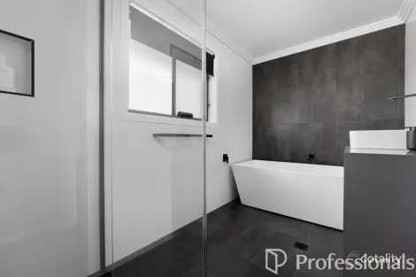 Property photo of 2 Saltram Circuit Eglinton NSW 2795