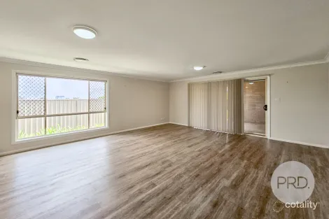 Property photo of 9 Goldstein Crescent Lloyd NSW 2650