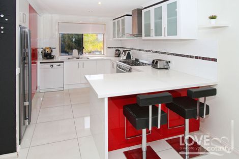 Property photo of 16 Parklands Drive Thomastown VIC 3074