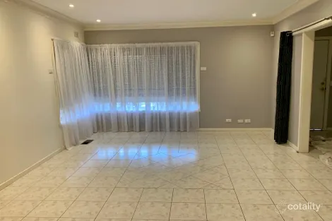 Property photo of 4 Gunbower Close Thomastown VIC 3074