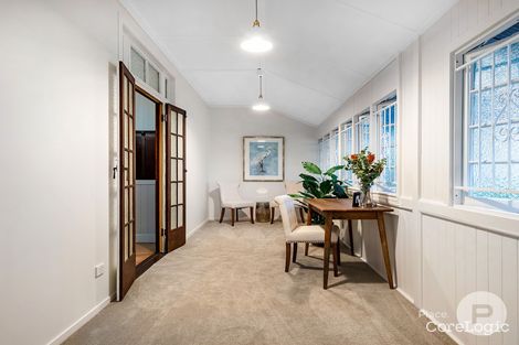 18 Thynne Ave, Norman Park, QLD 4170