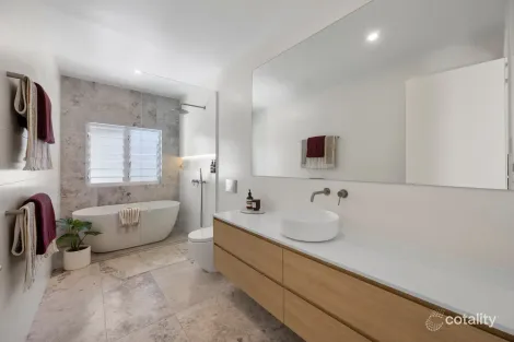 Property photo of 12 The Point Castle Hill QLD 4810