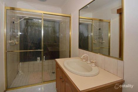 Property photo of 13 Robinsons Road Burnside VIC 3023