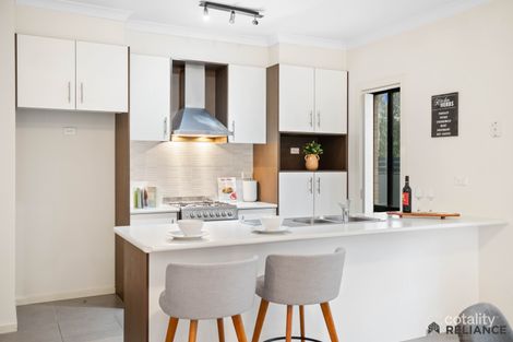 Property photo of 5 Ardsley Circuit Craigieburn VIC 3064