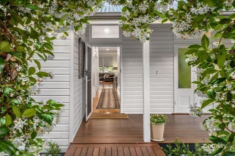 Property photo of 11 Hawthorn Terrace Red Hill QLD 4059