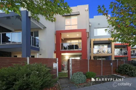 69 Lakeside Bvd, Pakenham, VIC 3810