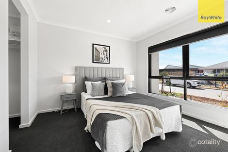 Property photo of 8 Basin Street Fraser Rise VIC 3336