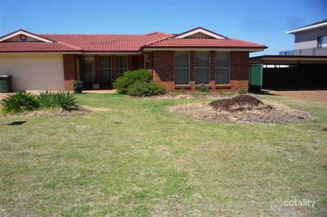 Property photo of 19 Doncaster Avenue Dubbo NSW 2830