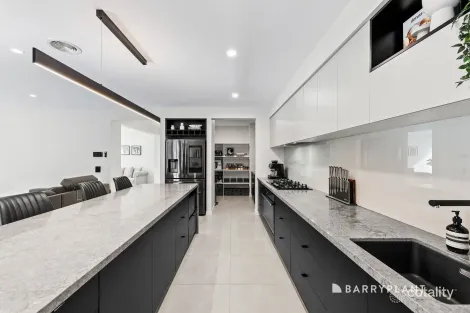 Property photo of 6 Peanut Avenue Mickleham VIC 3064