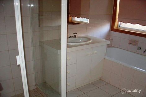 Property photo of 2/49 Silvereye Crescent Werribee VIC 3030