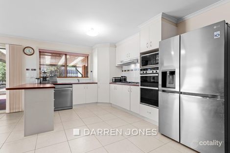 Property photo of 8 Neddletail Crescent South Morang VIC 3752