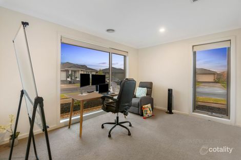 Property photo of 8 Buckland Circuit Werribee VIC 3030