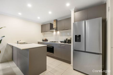 Property photo of 8 Buckland Circuit Werribee VIC 3030