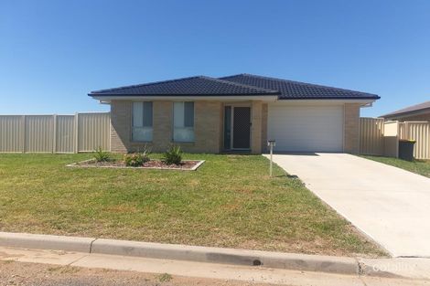 28 Flemming Cres, West Tamworth, NSW 2340