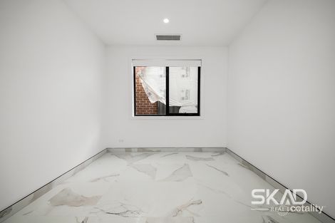Property photo of 34 Dashing Road Craigieburn VIC 3064