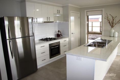 Property photo of 1 Range Way Moe VIC 3825