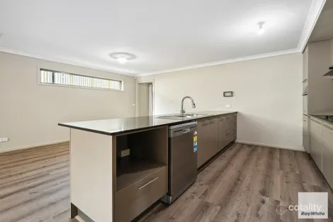 Property photo of 10 Hobart Way Taylors Hill VIC 3037