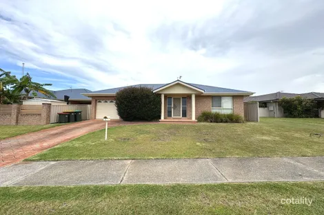 2 Albatross Way, Old Bar, NSW 2430