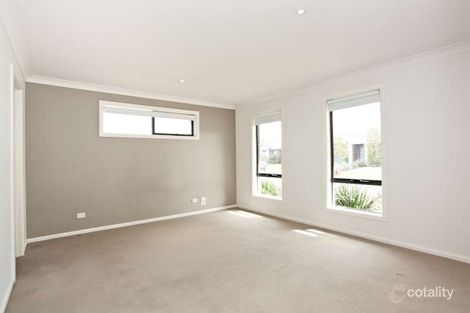 Property photo of 16 Tangelo Terrace Pakenham VIC 3810