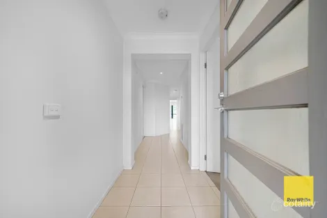 Property photo of 18 Howard Place Deer Park VIC 3023