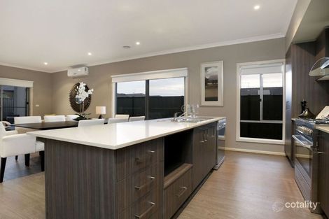 Property photo of 14 Brunning Rise Wollert VIC 3750