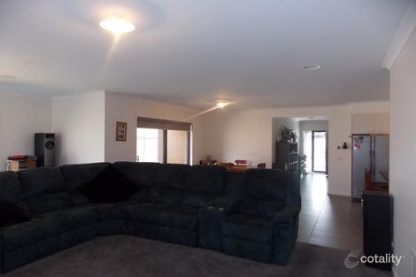 Property photo of 16 Tawleed Grove Clyde North VIC 3978