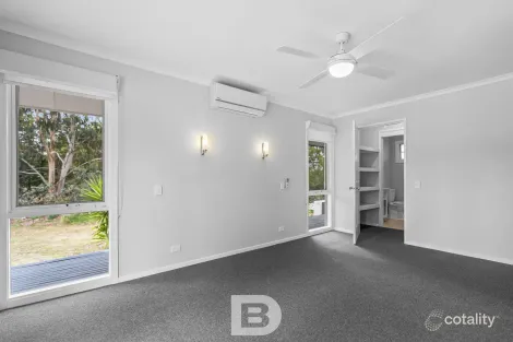 Property photo of 10 Macedon Close New Gisborne VIC 3438