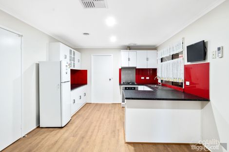 Property photo of 47 Yarcombe Crescent Craigieburn VIC 3064