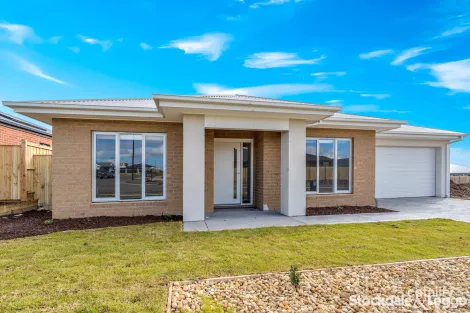 16 Leahy Cct, Gisborne, VIC 3437