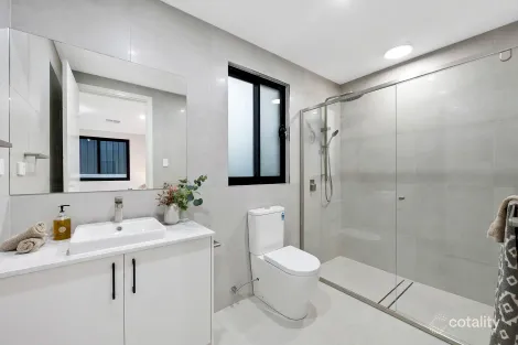 Property photo of 8 Flinders Drive Valley View SA 5093