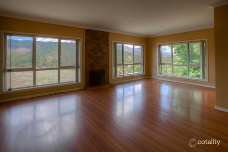 Property photo of 2 Walnut Grove Bright VIC 3741