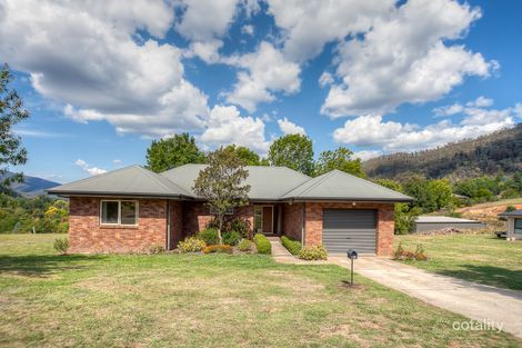 Property photo of 2 Walnut Grove Bright VIC 3741