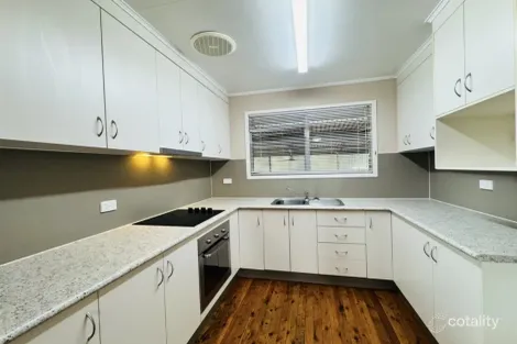 4 Harris Ct, Moranbah, QLD 4744